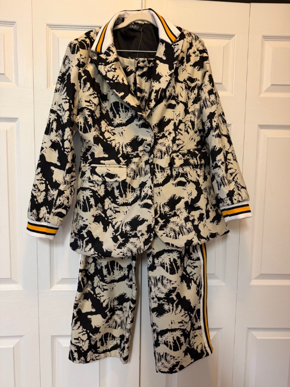 AKIRA BLACK | WHITE | YELLOW PANTSUIT NWT XL - Picture 7 of 9
